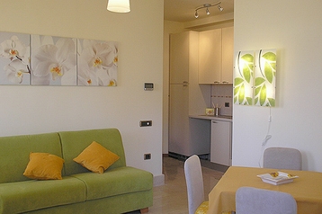 Italia Privát Roma, Exterior